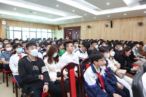 Thông điệp 'nóng' tại Tọa đàm 'Phòng, chống vi phạm pháp luật của học sinh trên địa bàn quận Hà Đông'