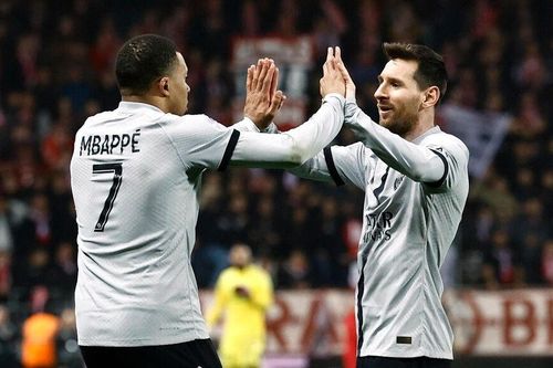 Mbappe ghi bàn thắng ở phút 90 giúp PSG đứng ngôi đầu Ligue 1