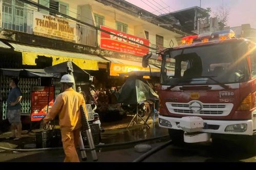 Chập điện 'bà hỏa' thiêu rụi cửa hàng của một giáo viên về hưu
