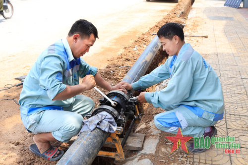 Hà Nội: Tìm mọi cách để cấp nước sạch cho người dân
