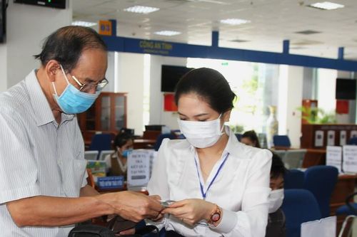 Đi từng ngõ, gõ từng nhà, đưa công nghệ số đến với người dân Cà Mau