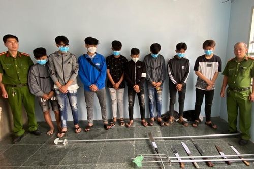 Nhóm thanh thiếu niên mang theo hung khí hẹn nhau giải quyết mâu thuẫn