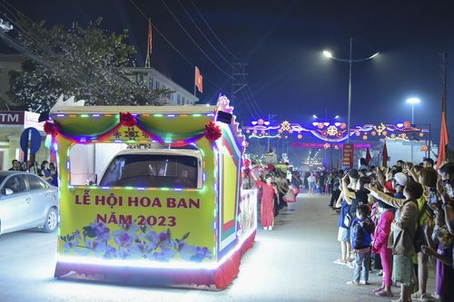 Diễu hành văn hóa đường phố 'Rực rỡ đêm hội hoa Ban'