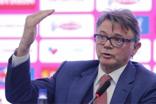 HLV Troussier mong V.League đá liên tục để 'mơ' World Cup 2026: VFF và VPF phải tính lại?
