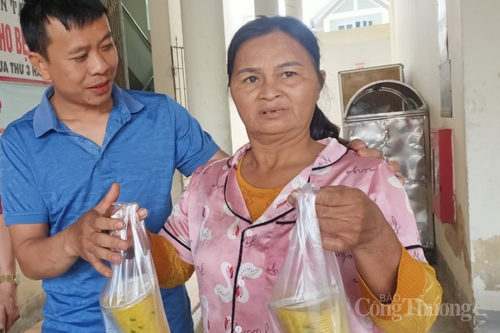 Gặp những người thầm lặng tình nguyện nấu cháo sẻ chia với bệnh nhân nghèo