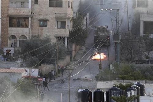 Giao tranh giữa quân đội Israel và tay súng Palestine ở khu Bờ Tây