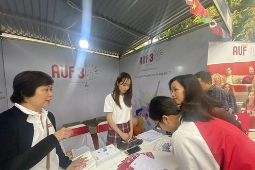 Sôi động Ngày hội tư vấn tuyển sinh Pháp ngữ 'Ma voie francophone'