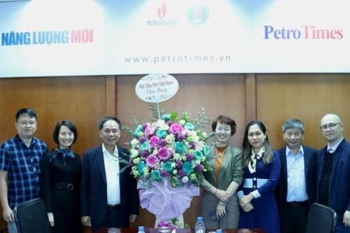 Lãnh đạo Hội Dầu khí Việt Nam chúc mừng Tạp chí Năng lượng Mới - PetroTimes nhân kỷ niệm 12 năm Ngày ra số đầu tiên