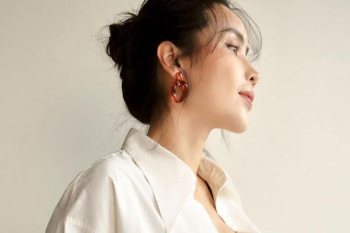 Lưu Hương Giang gợi cảm, Mạnh Quỳnh buồn vì 'miệng đời đay nghiến'