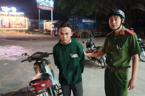 Thiếu nữ ra đầu thú sau khi bạn trai bị bắt ở Tây Ninh