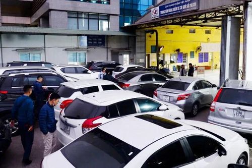 Xe chờ cả tuần không được đăng kiểm, doanh nghiệp 'méo mặt' chịu thiệt hại
