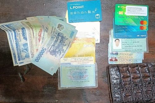 Nhặt được đồ rơi, nhân viên Điện lực Nam Từ Liêm trả lại cho người bị mất