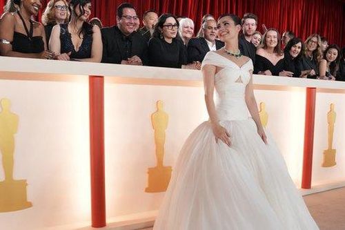 Oscar 2023: Phong cách thời trang trang nhã, tinh tế lên ngôi