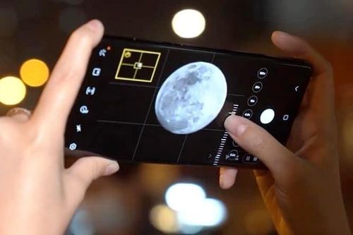 Tính năng chụp Mặt Trăng trên Galaxy S23 gây tranh cãi
