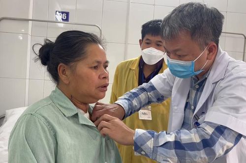 Đại phẫu sinh tử cắt khối u tuyến giáp 'khổng lồ'