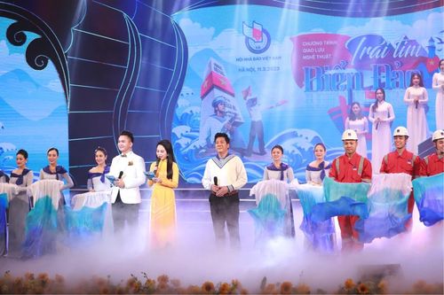 Chương trình nghệ thuật 'Trái tim biển đảo'