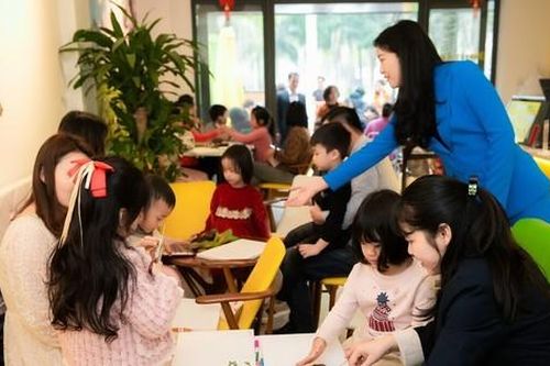 Phía sau việc bán bảo hiểm nhân thọ - Bài 2: Thu nhập và danh xưng 'nghề nhân văn'