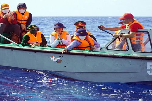 'Mẹ ơi, con đã nhìn thấy cha ở đảo Gạc Ma'