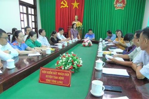 VKSND huyện Tam Bình phối hợp Tòa án tổ chức phiên tòa dân sự rút kinh nghiệm