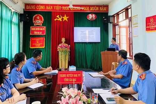 Kiểm sát viên VKSND huyện Đak Pơ báo cáo án bằng Sơ đồ tư duy