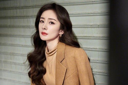 Nữ diễn viên Dương Mịch về thăm con gái sau 3 năm xa cách