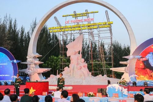 Xúc động lễ tưởng niệm 64 chiến sĩ hy sinh ở Gạc Ma