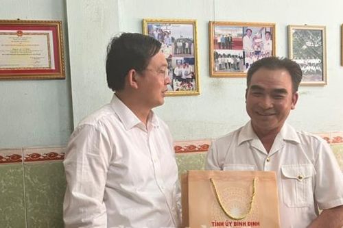 Bí thư Tỉnh ủy Bình Định gặp gỡ cựu binh Gạc Ma - Trường Sa