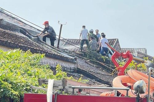 Kịp thời dập tắt đám cháy tại khu phố cổ Hội An