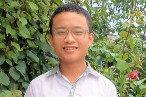 Nam sinh lớp 10 thủ khoa toàn quốc: 'Chuyên gia' thi vượt cấp