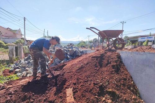 Người dân khốn khổ vì nền đường quá cao khi nâng cấp Quốc lộ 19, Bộ Giao thông vận tải nói gì?