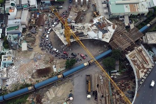 Nút giao thông Ngọc Hội ở Nha Trang chậm tiến độ, thiếu an toàn