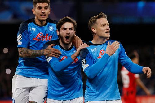 Napoli vào tứ kết Champions League lần đầu tiên trong lịch sử