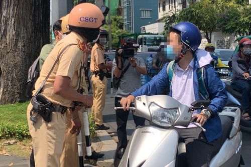 Giao xe máy cho con đi học, phụ huynh ở TP.HCM bị phạt tiền triệu