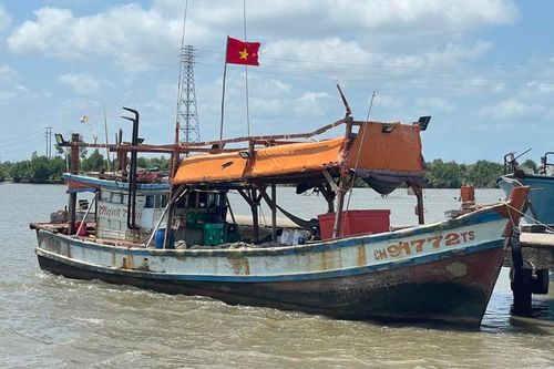 Cà Mau: Phát hiện 10 thiết bị giám sát hành trình gắn trên 1 tàu cá