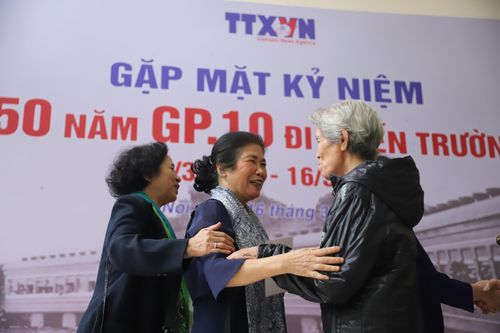 Rưng rưng ngày hội ngộ của những cán bộ TTXVN xông pha nơi lửa đạn