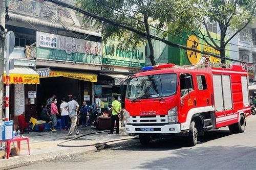 Đồng Nai: Đang ăn giỗ thì nhà bốc cháy, hàng chục khách tháo chạy