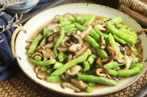 Làm 2 món nấm xào siêu nhanh mà rất giàu dinh dưỡng