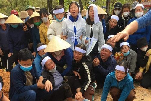 Góa phụ bị xe tông tử vong khi đi bán cá: Nỗi đau 4 đứa trẻ mồ côi cả cha lẫn mẹ