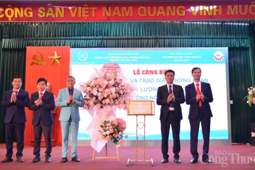 Trường Đại học Công nghiệp Quảng Ninh đón nhận Giấy chứng nhận kiểm định chất lượng cơ sở giáo dục