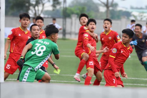 Cầu thủ suýt ẩu đả sau màn luân lưu ở giải U17 Quốc gia