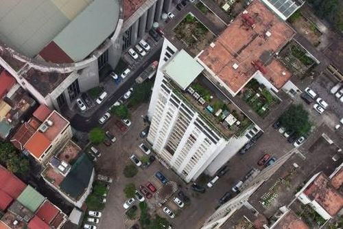 Quận Hai Bà Trưng thông tin về 'đường cong mềm mại' lách giữa 2 tòa nhà chung cư
