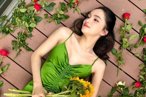 Hương Giang tự 'đu trend' chính chủ, khéo khoe vẻ đẹp quyến rũ