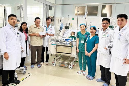 Ông Trần Đông Xuân hỗ trợ 500 triệu đồng cho bệnh nhân phẫu thuật tim