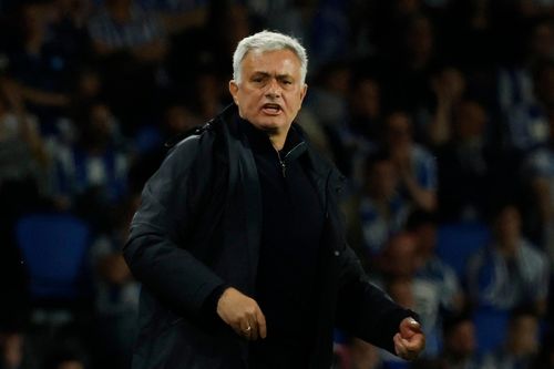 Mourinho chế nhạo kình địch