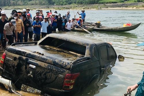 Tìm thấy ôtô bán tải bị lũ cuốn trôi sau hơn 3 tháng mất tích
