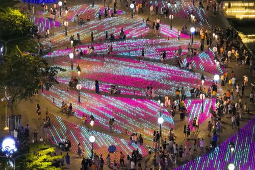 Công viên bến Bạch Đằng được phủ kín đèn LED