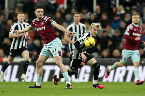 Cuộc chiến trụ hạng khó đoán ở Premier League