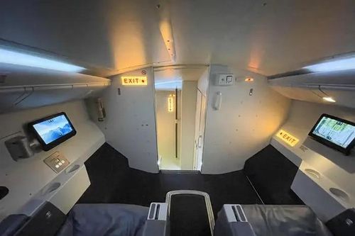 Bên trong phòng ngủ bí mật của phi công và tiếp viên trên máy bay