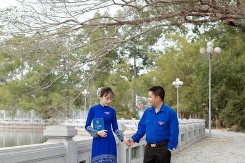 Cặp đôi diện áo Đoàn trong ngày kết duyên