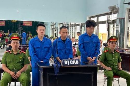 Hành hung 2 nữ nhân viên gác tàu, nhóm côn đồ lĩnh án